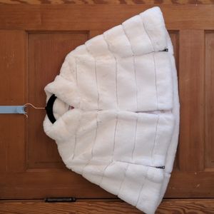 NWOT Betsy Johnson Faux Fur Shrug